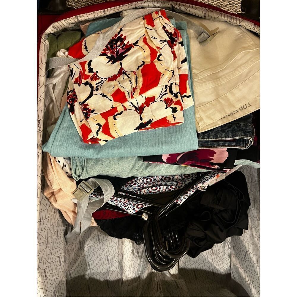 50-Piece Women's Brand Name Clothing Bundle – Calvin Klein, Nike, Zara, Boutique - Picture 6 of 6